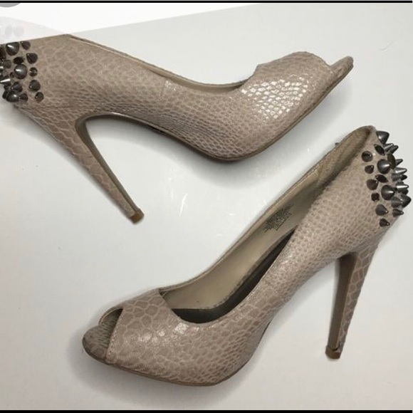 Vera Wang | Shoes | Vera Wang Studded 